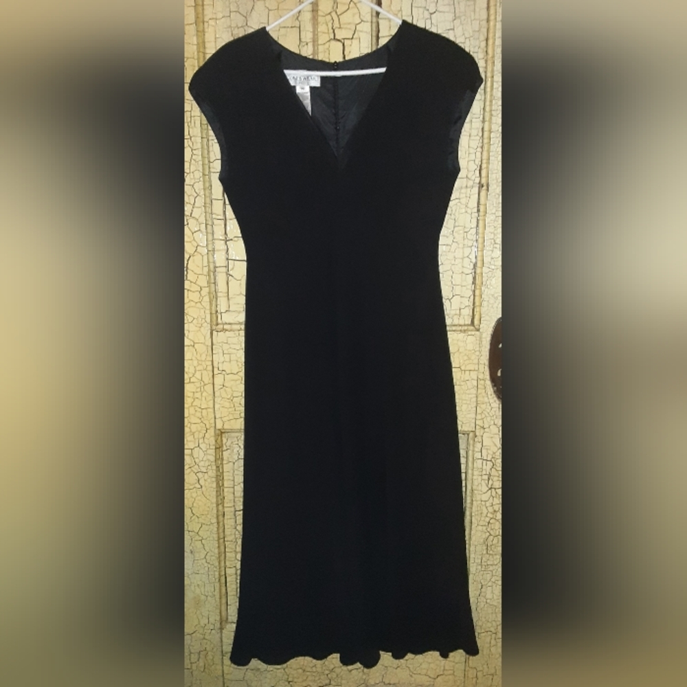 Jones Wear little black dress